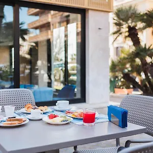 4* Hotel Fly Deco